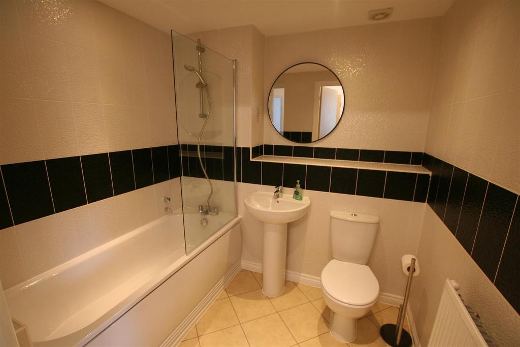 Pollardcourt,42bathroom.JPG