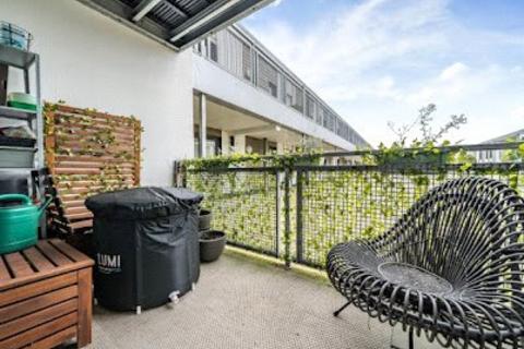 1 bedroom flat for sale, Mole Road, Hersham, KT12