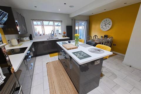 20 Hollyhurst Grove, Birmingham, B26 1AR