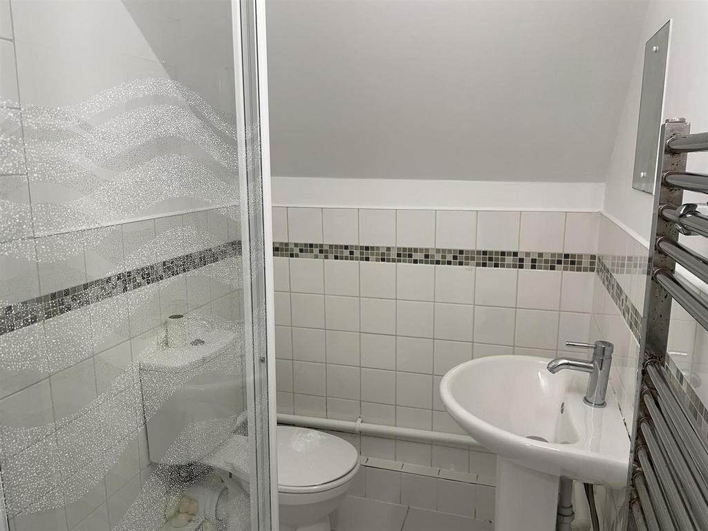Bedroom 1a ensuite.JPEG
