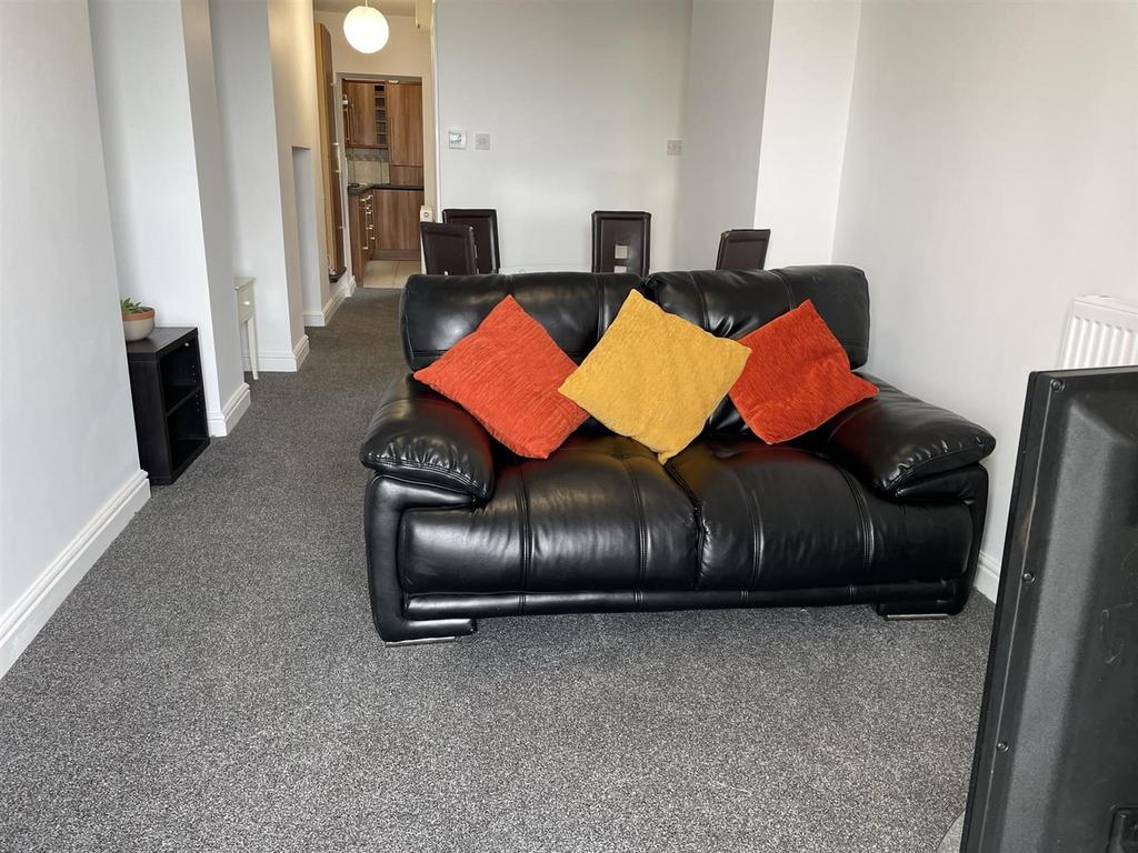 Lounge a.JPEG