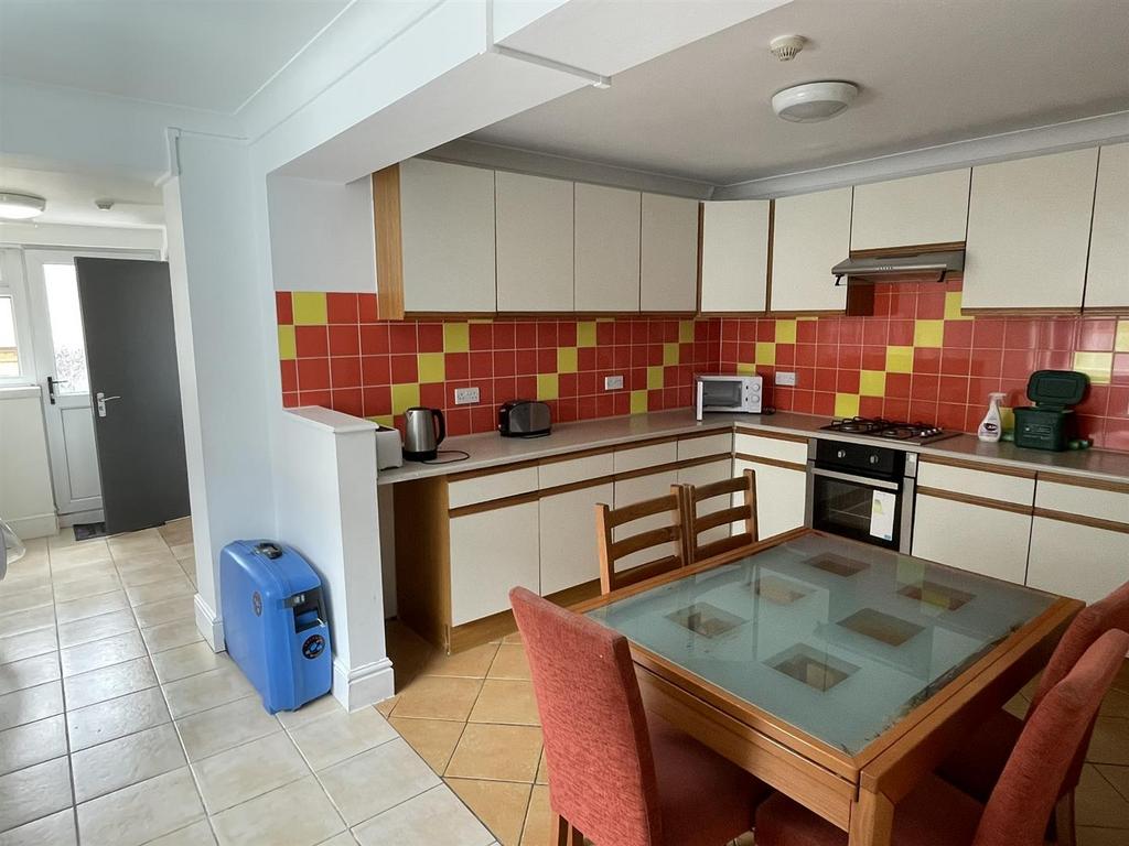 Kitchen diner.JPEG
