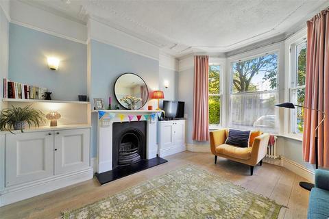 2 bedroom flat for sale, London NW10