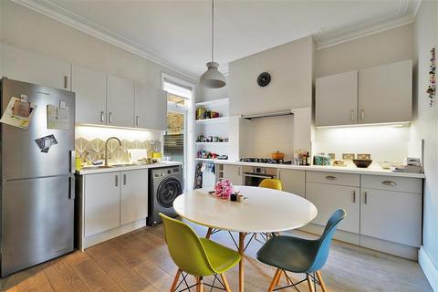 2 bedroom flat for sale, London NW10