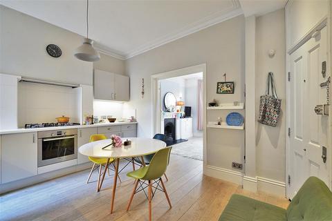 2 bedroom flat for sale, London NW10