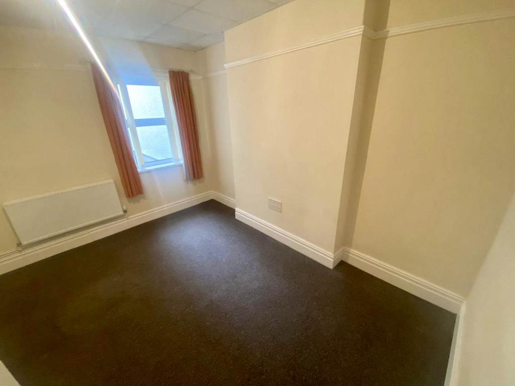 Bedroom pic 1