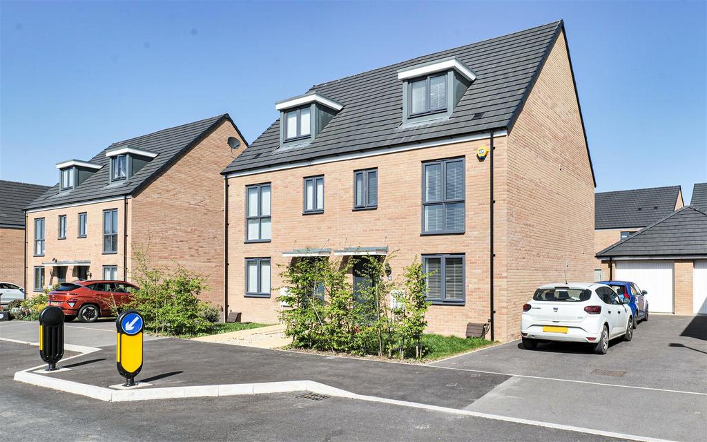 Maitland Place, Bowerhill SN12 4 bed semi-detached house - £330,000