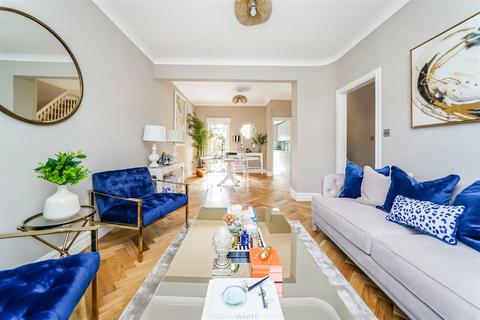 182 Brookscroft Road, London, E17 4JR
