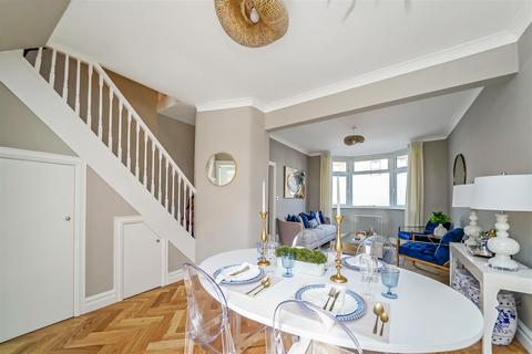 182 Brookscroft Road, London, E17 4JR