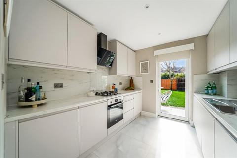 182 Brookscroft Road, London, E17 4JR
