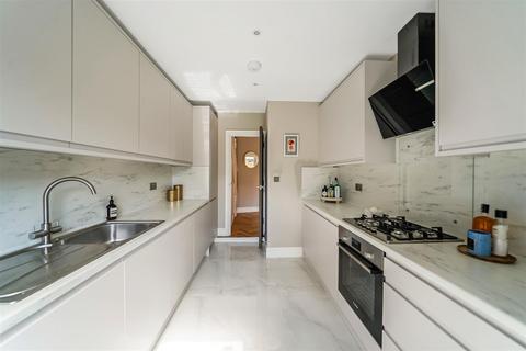 182 Brookscroft Road, London, E17 4JR