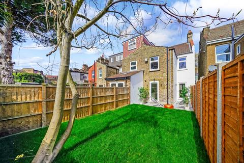 182 Brookscroft Road, London, E17 4JR