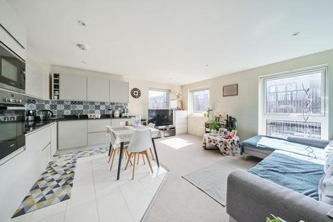 3 bedroom flat for sale, Howard Road, Stanmore HA7