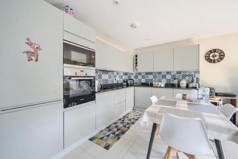 3 bedroom flat for sale, Howard Road, Stanmore HA7