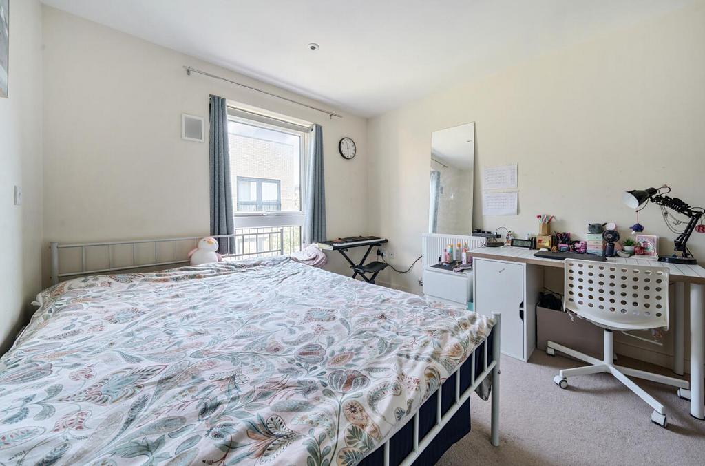 Davidson Frost-Wellings, DFW, Monarch Court, Bedro