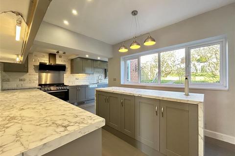 3 bedroom detached house for sale, Highfield Crescent, Rowley Regis