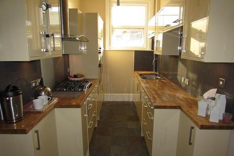 2 bedroom flat to rent, Craneswater Park, Southsea PO4