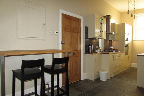 2 bedroom flat to rent, Craneswater Park, Southsea PO4
