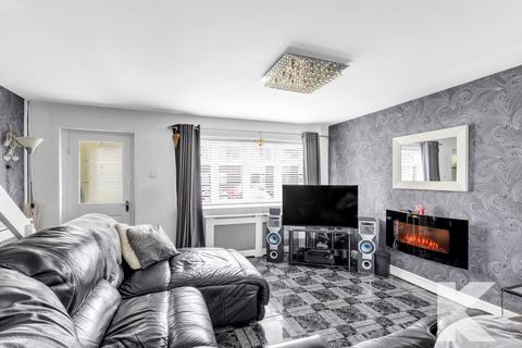 12a Grampian Close, Chadderton, Oldham, OL9 8PT