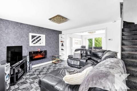12a Grampian Close, Chadderton, Oldham, OL9 8PT