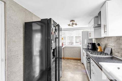12a Grampian Close, Chadderton, Oldham, OL9 8PT