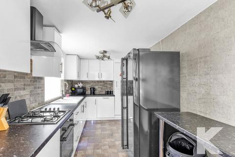 12a Grampian Close, Chadderton, Oldham, OL9 8PT
