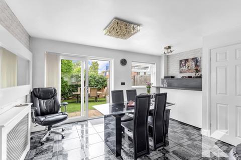 12a Grampian Close, Chadderton, Oldham, OL9 8PT