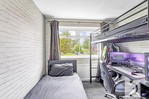 12a Grampian Close, Chadderton, Oldham, OL9 8PT