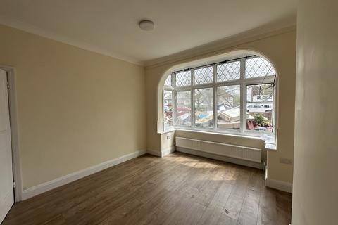 3 bedroom bungalow to rent, Yeading Lane, Hayes UB4