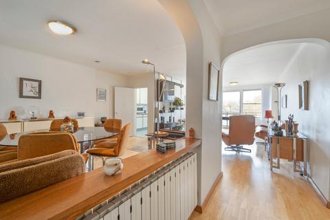 2 bedroom flat for sale, Darwin Court, Gloucester Avenue, London