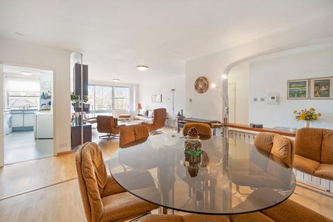 2 bedroom flat for sale, Darwin Court, Gloucester Avenue, London