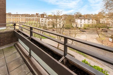 2 bedroom flat for sale, Darwin Court, Gloucester Avenue, London