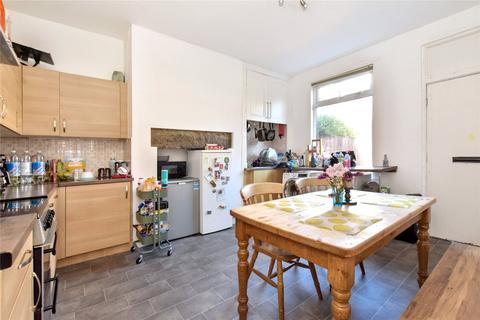 10 Hall Grove, Leeds, LS6 1NT