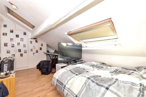 10 Hall Grove, Leeds, LS6 1NT