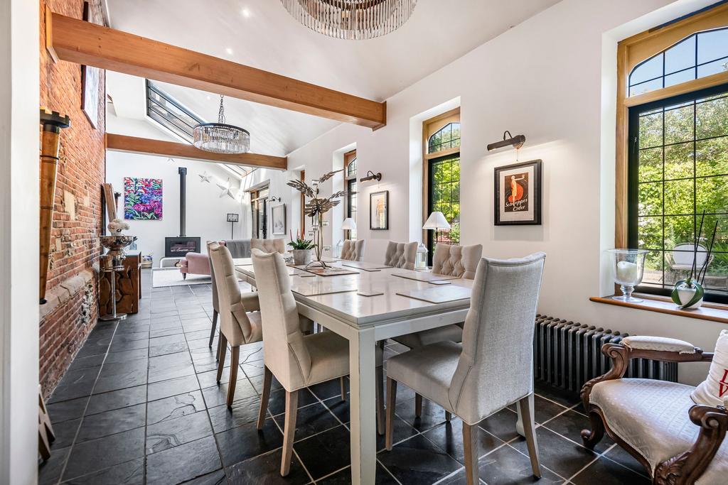 Lounge/Dining Room