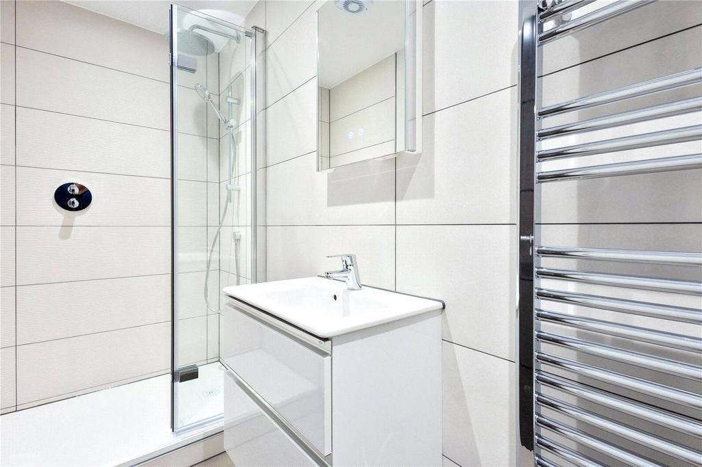 Show Room Shower Roo