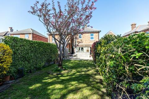 2 bedroom detached house for sale, STYLISH Detached House CASTLE RD WINTON
