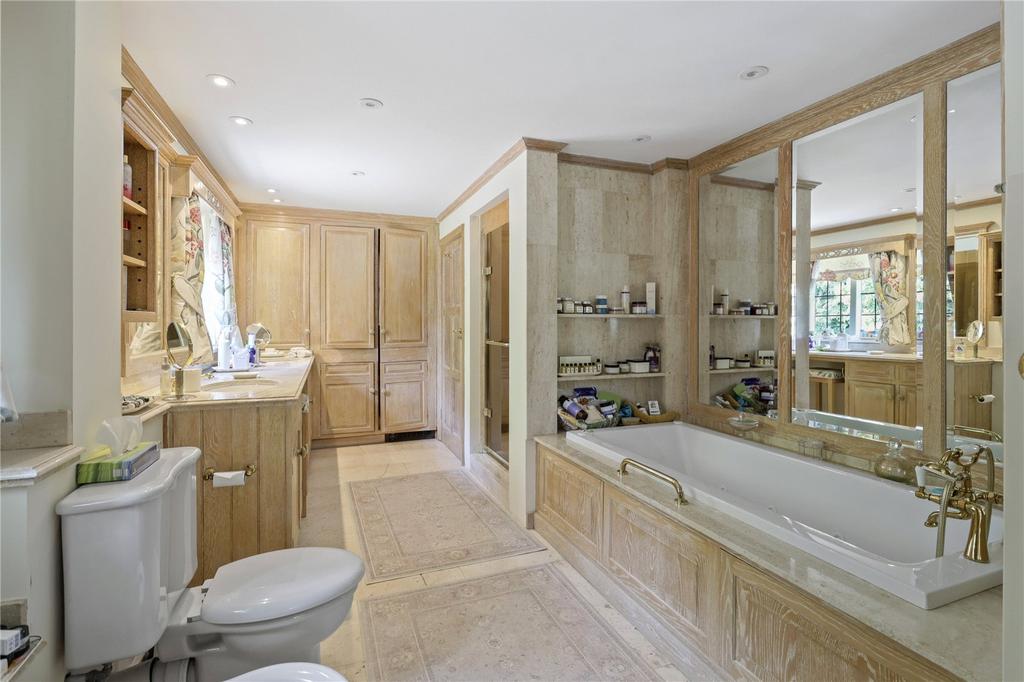 Main En Suite