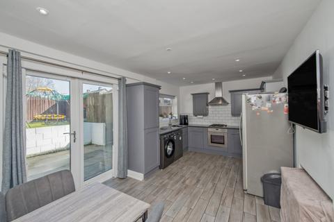 4 bedroom terraced house for sale, Holme Wood Road, Holmewood, Bradford, BD4