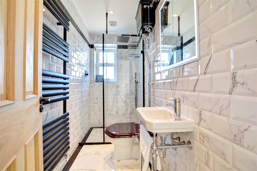 37a Traflagar Street Bathroom 2.jpg