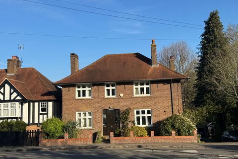 5 bedroom detached house for sale, Station Road, Princes Risborough, Buckinghamshire, HP27 9DF