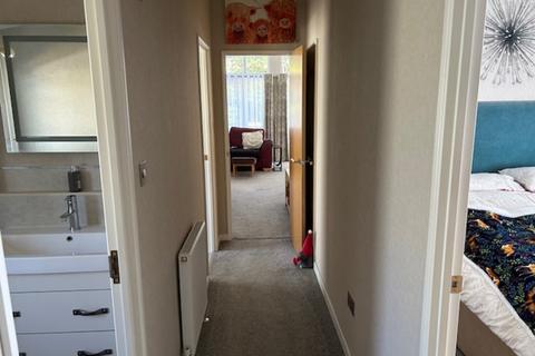 2 bedroom mobile home for sale, 210 Fangrove Park KT16 0BT