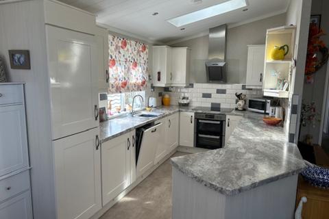 2 bedroom mobile home for sale, Lyne