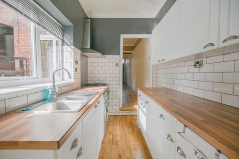 4 bedroom terraced house to rent, Friarswood Road, Newcastle-under-Lyme, ST5