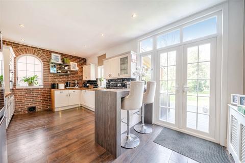 52 Southend Crescent, London, SE9 2SB
