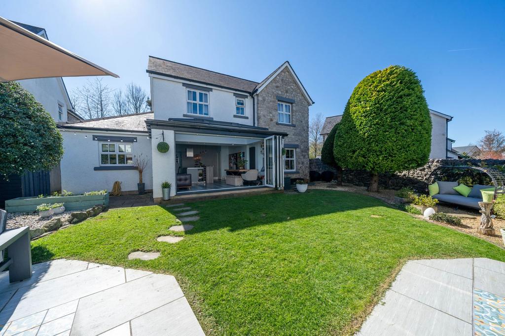 8 Blencathra Gardens, Kendal 4 bed detached house - £575,000