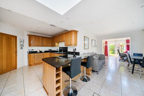 4 Avon Drive, Bedford, MK41 7AB