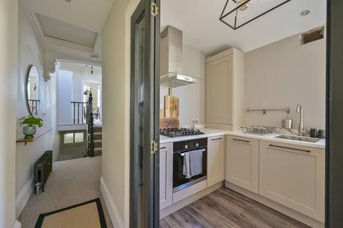 3a Lebanon Road, London, SW18 1RE