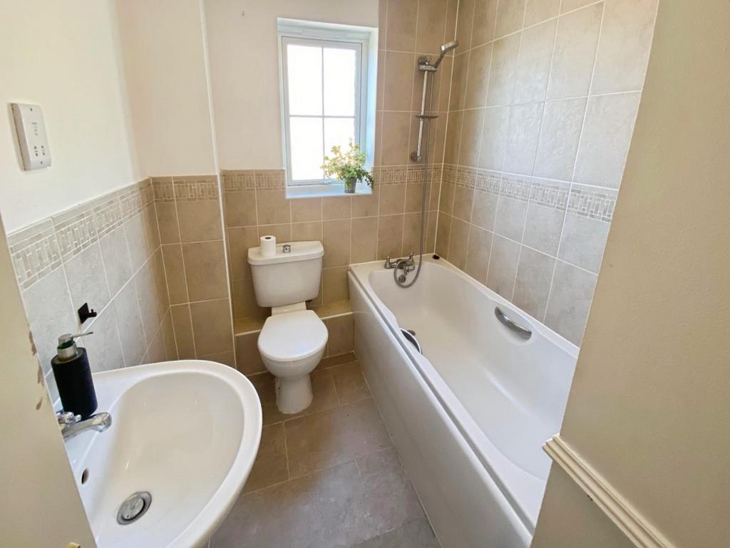MAin Bathroom.jpeg
