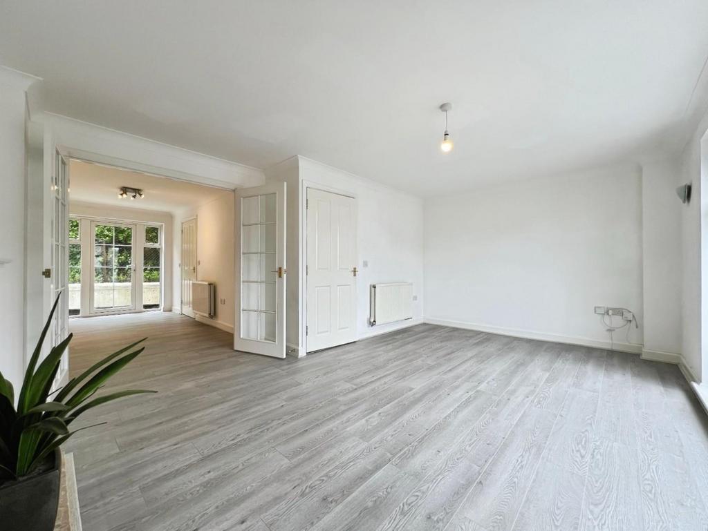Living area.jpg